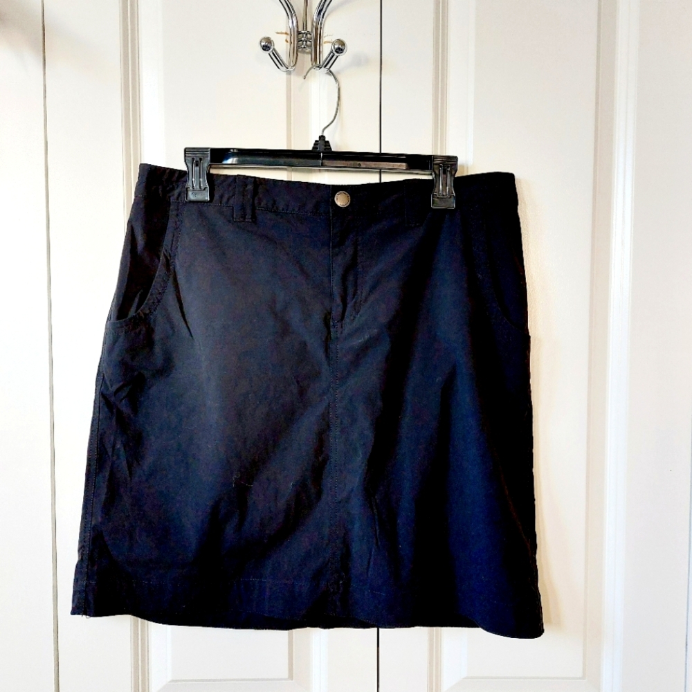 Black Skirt Athletic Eddie Bauer size 10 Travel Hiking Athleisure #0547